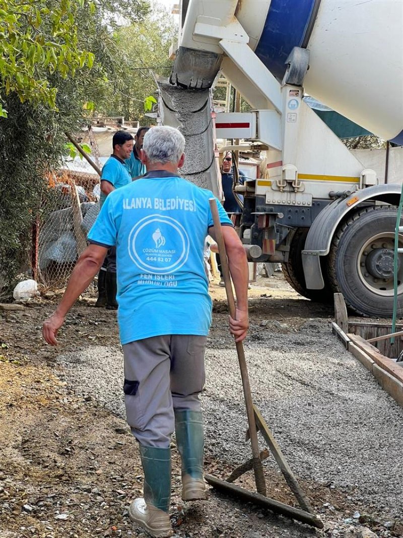 Alanya belediyesi'nden engelli vatandaşa özel yol