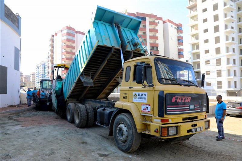 Alanya belediyesi’nden mahmutlar'a sıcak asfalt