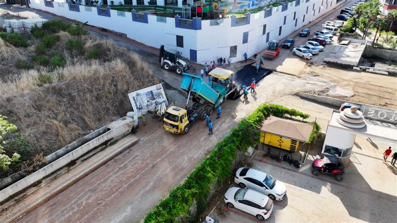 Alanya belediyesi’nden mahmutlar'a sıcak asfalt