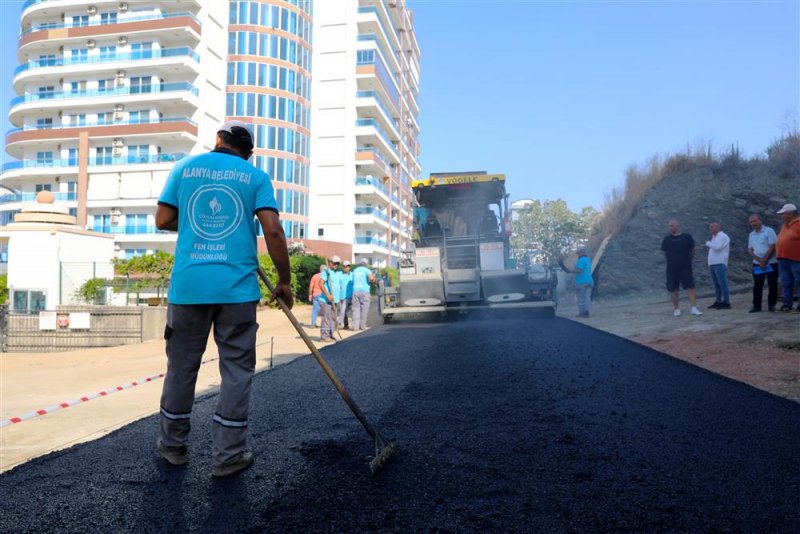 Alanya belediyesi’nden mahmutlar'a sıcak asfalt