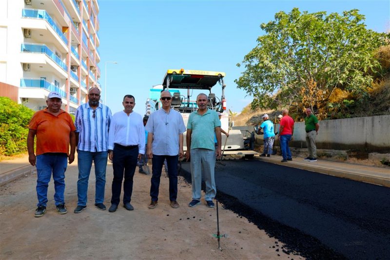 Alanya belediyesi’nden mahmutlar'a sıcak asfalt