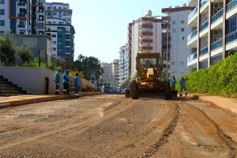 Alanya belediyesi’nden mahmutlar'a sıcak asfalt