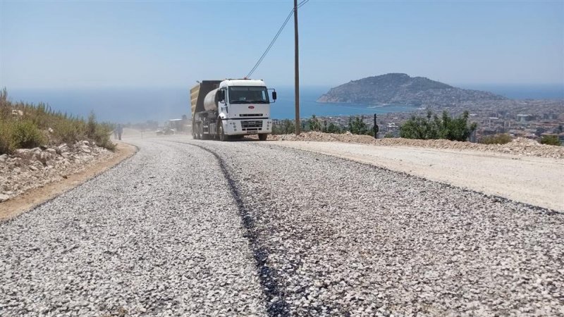 Alanya belediyesi’nden üç mahallede asfalt çalışması