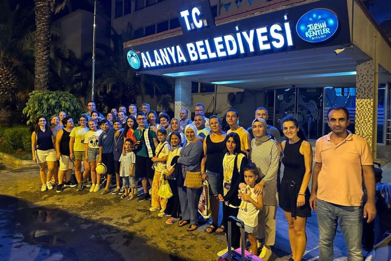 Alanyalı öğrencilerden kardeş şehir gezisi