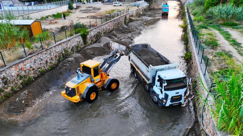 Alanya belediyesi’nden dere yataklarında temizlik