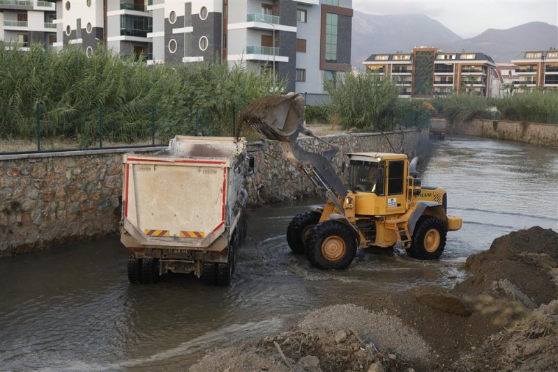 Alanya belediyesi’nden dere yataklarında temizlik