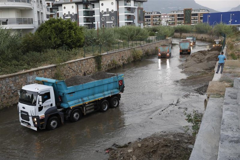 Alanya belediyesi’nden dere yataklarında temizlik