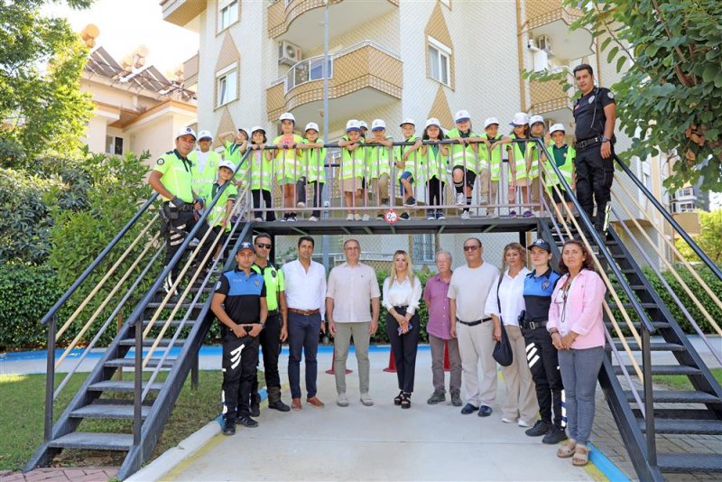 Alanya belediyesi trafik eğitim parkı minik öğrencileri ağırladı