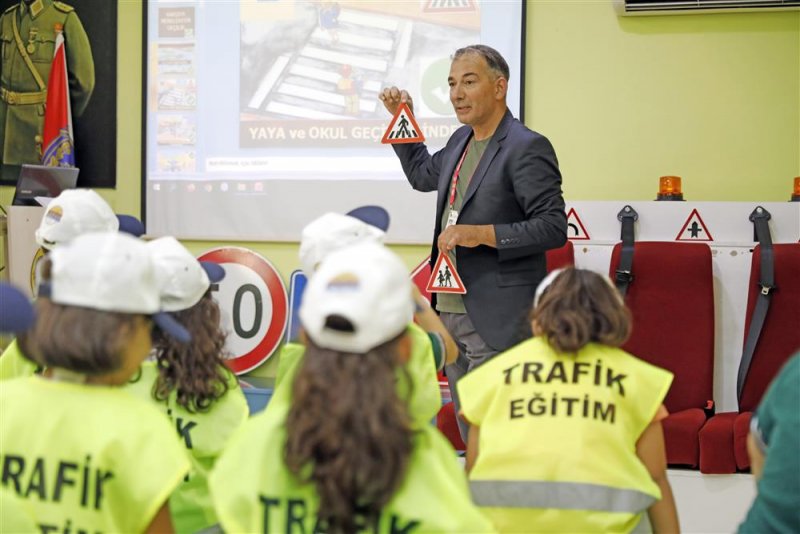 Alanya belediyesi trafik eğitim parkı minik öğrencileri ağırladı