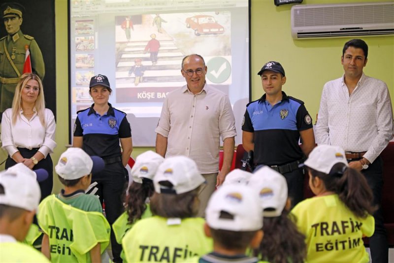 Alanya belediyesi trafik eğitim parkı minik öğrencileri ağırladı