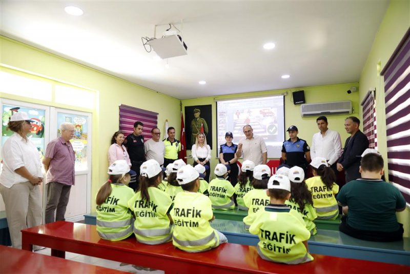 Alanya belediyesi trafik eğitim parkı minik öğrencileri ağırladı