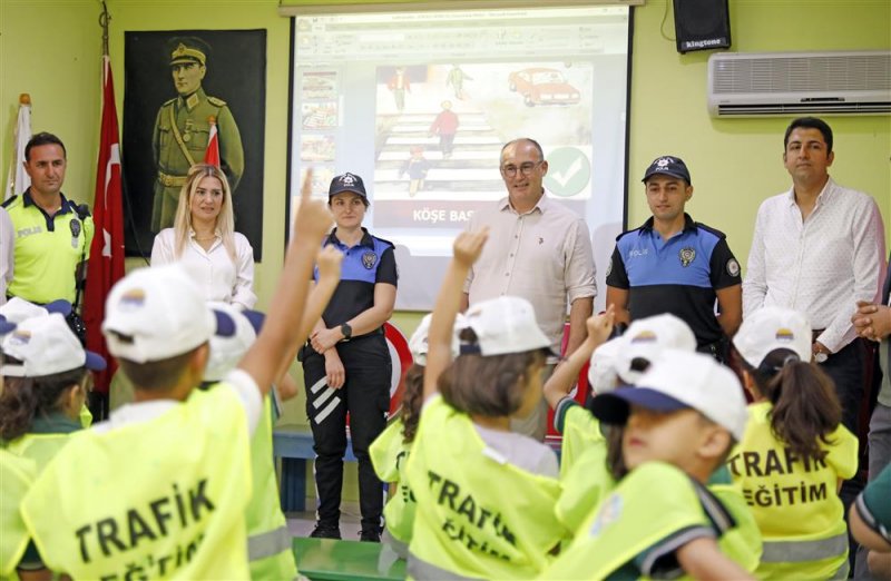 Alanya belediyesi trafik eğitim parkı minik öğrencileri ağırladı