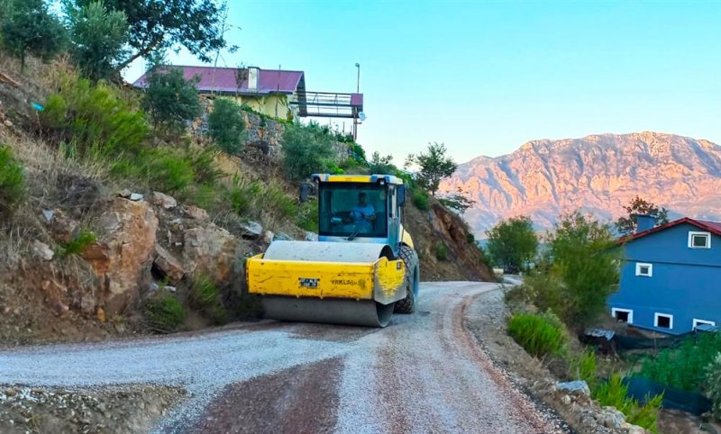 Alanya’nın yüksek kesimlerinde asfalt çalışmaları sürüyor