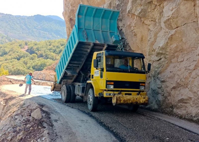 Alanya’nın yüksek kesimlerinde asfalt çalışmaları sürüyor