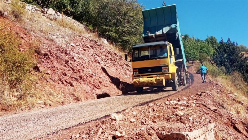 Alanya’nın yüksek kesimlerinde asfalt çalışmaları sürüyor