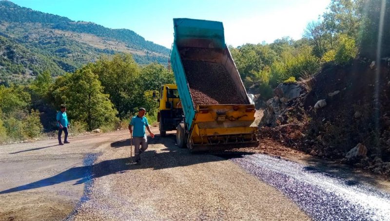 Alanya’nın yüksek kesimlerinde asfalt çalışmaları sürüyor