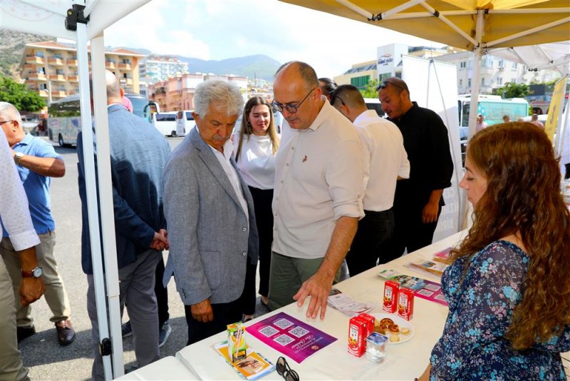 Alanya’ya gelen üniversitelilere sıcak karşılama