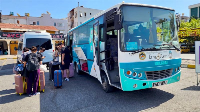 Alanya’ya gelen üniversitelilere sıcak karşılama