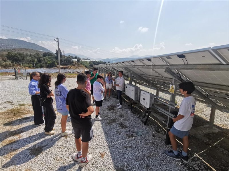 Öğrenciler yenilenebilir enerji konusunda bilgilendirildi