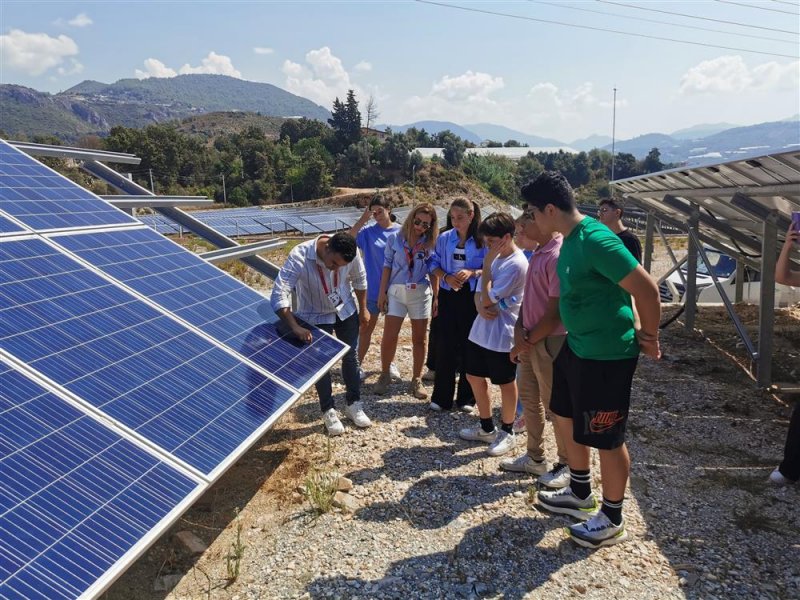 Öğrenciler yenilenebilir enerji konusunda bilgilendirildi