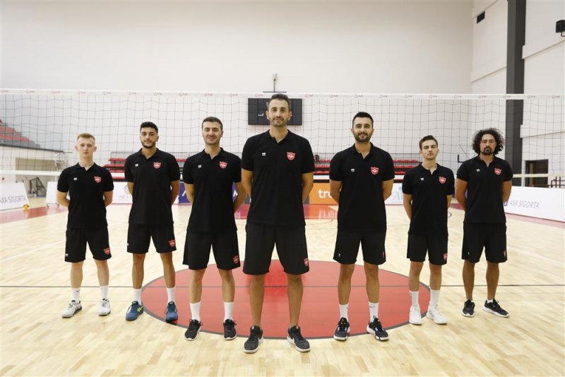 Voleybolun efeleri alanya’da buluşuyor