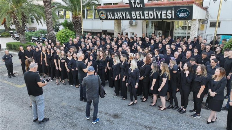 Alanya belediyesi’nden kadına şiddete karşı siyah tepki