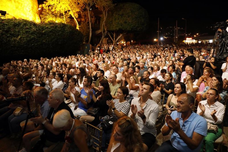 Alanya caz festivali’nin ikinci akşamında selen beytekin ve cecılıa krull rüzgarı esti