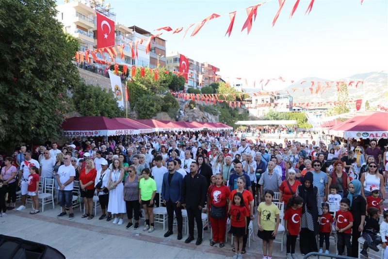 Alanya’da dans ve müzik dolu festival