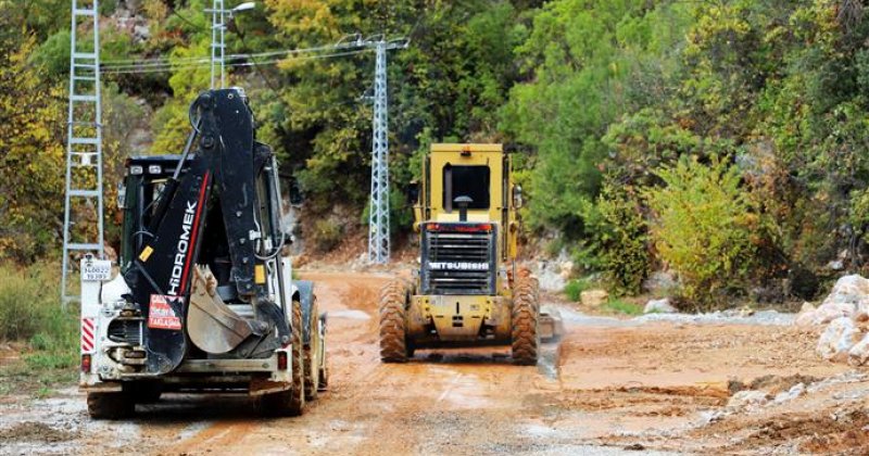 Alanya belediyesi’nden yağmurda kapanan yollara anında müdahale