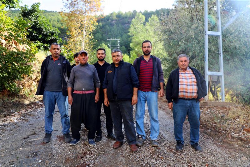 Alanya belediyesi’nden yağmurda kapanan yollara anında müdahale