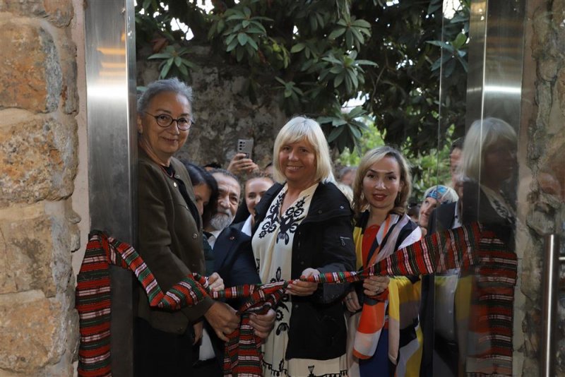 “ukraynalı kadın ressamların gözünden alanya” sanat sergisi açıldı