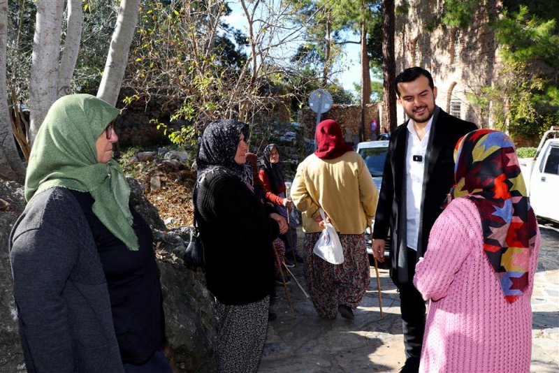 Yaşlılar tarihi mekanları gezdi