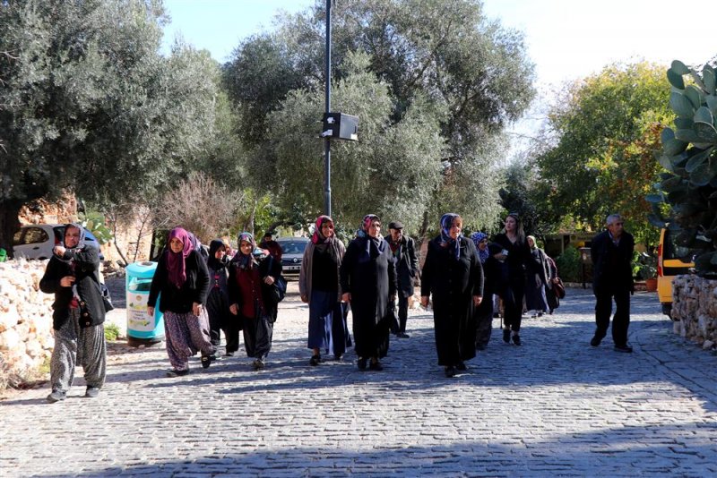 Yaşlılar tarihi mekanları gezdi