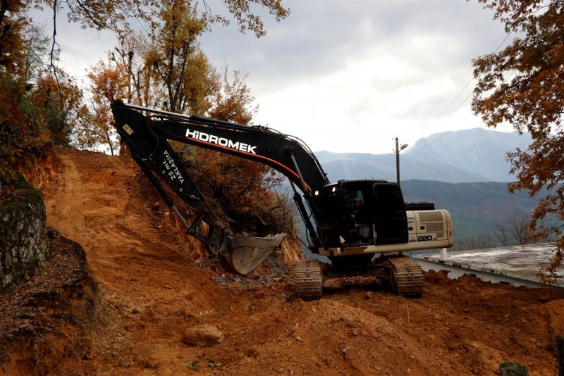 Alanya belediyesi 18 yıldır açılmayan yolları açıyor