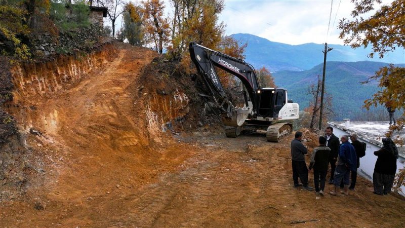 Alanya belediyesi 18 yıldır açılmayan yolları açıyor