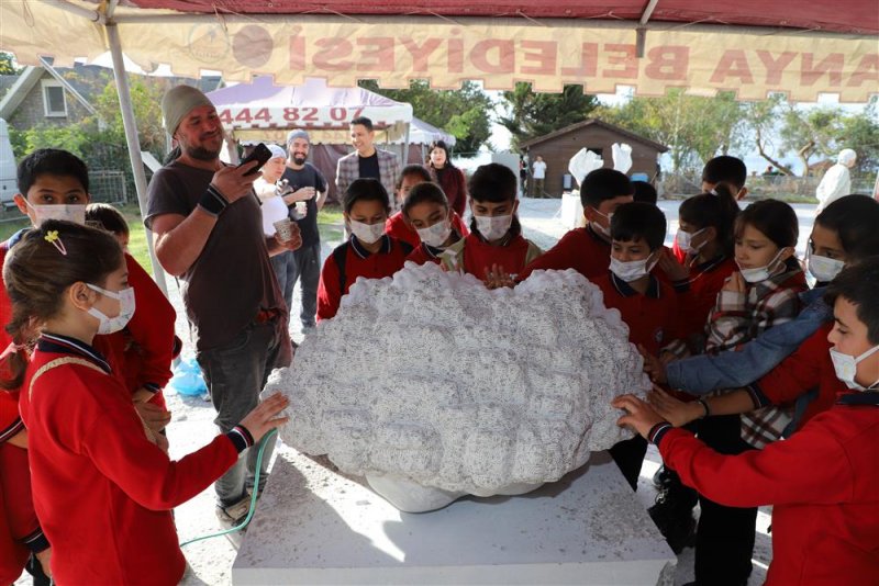 Alanya’da öğrenciler sanatla tanışıyor