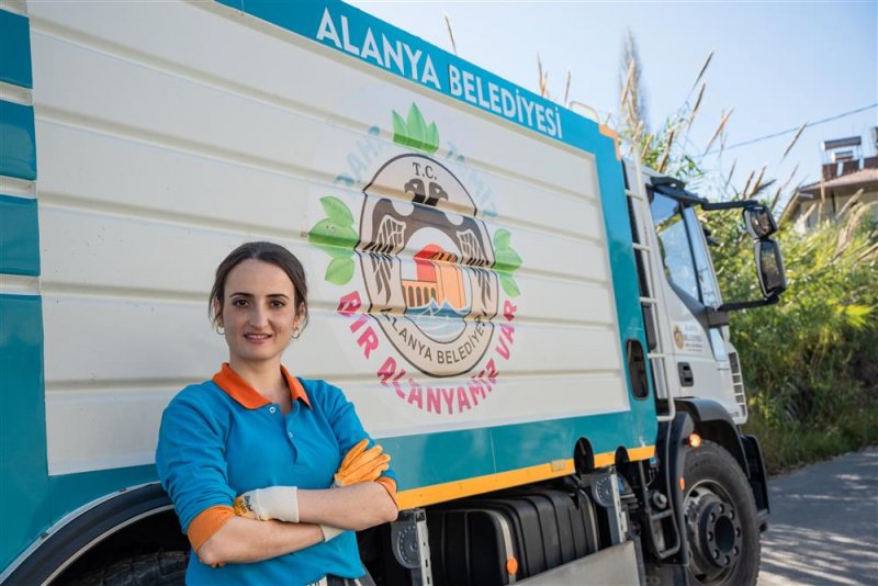 Alanya'nın temizliğine kadın eli değdi