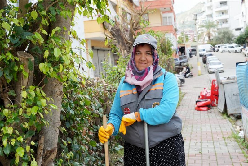 Alanya'nın temizliğine kadın eli değdi