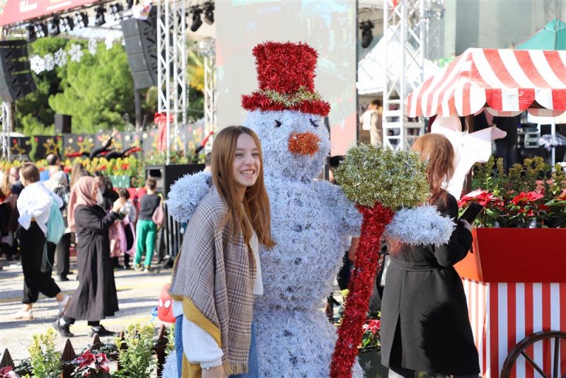 Alanya uluslararası noel pazarı'nda kardeşlik mesajları verildi