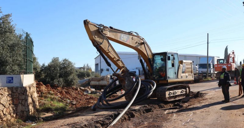 Asat Aksu Ilçesinde Içme Suyu Hatlarını Yeniliyor