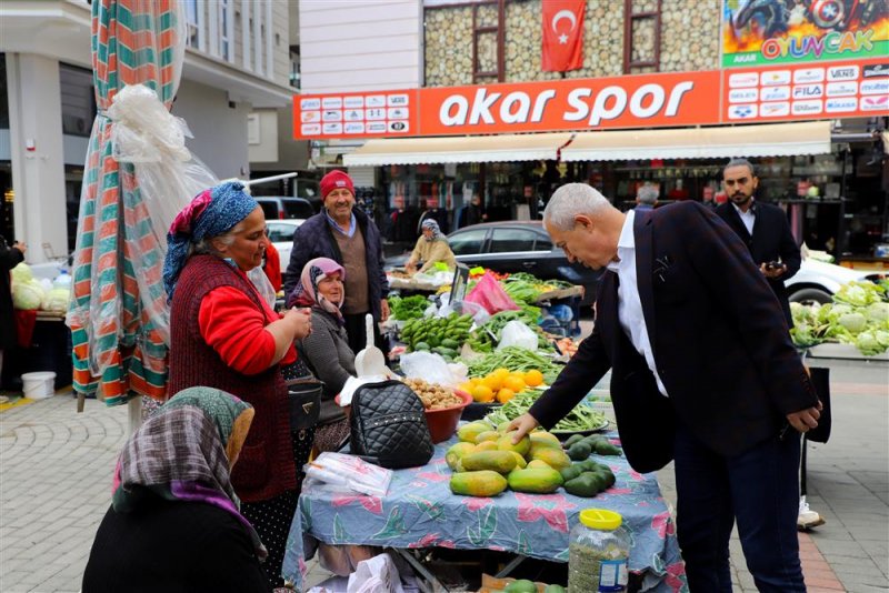 Başkan özçelik öğrencilerle buluştu, esnafı ziyaret etti