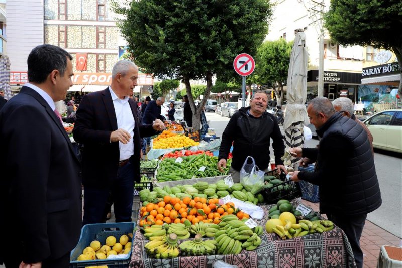 Başkan özçelik öğrencilerle buluştu, esnafı ziyaret etti