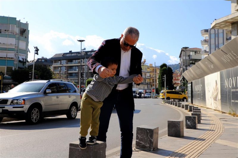 Başkan özçelik öğrencilerle buluştu, esnafı ziyaret etti