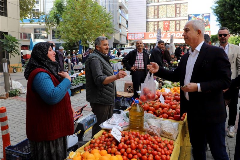 Başkan özçelik öğrencilerle buluştu, esnafı ziyaret etti