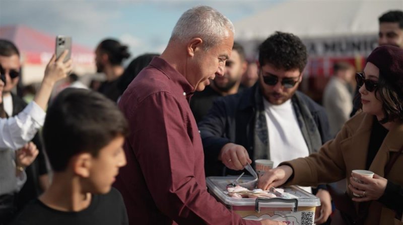 Başkan özçelik sma hastası bebek için bağış topladı