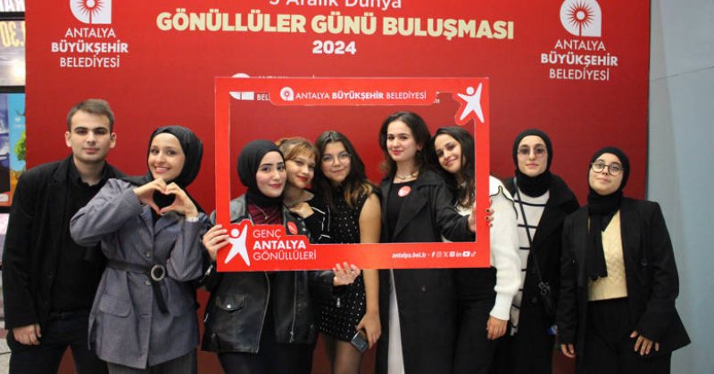 Büyükşehir Gönüllüler Günü’nü Gençlerle Kutladı