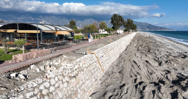 Demre Kömürlük Sahili’ne 450 Metre Uzunluğunda Duvar