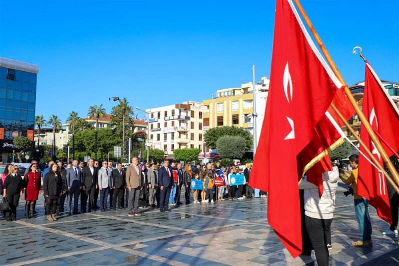 Engelli bireyler farkındalık için yürüdü