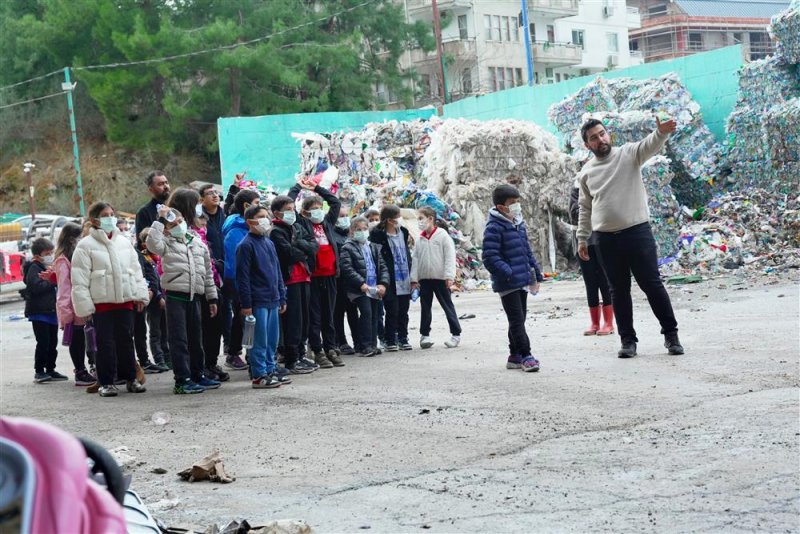 Öğrenciler sıfır atık konusunda bilinçlendiriliyor