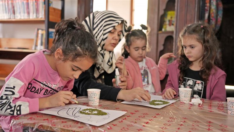 Alanya belediyesi çocuk kütüphanesi'nden öğrenciler için tam mesai